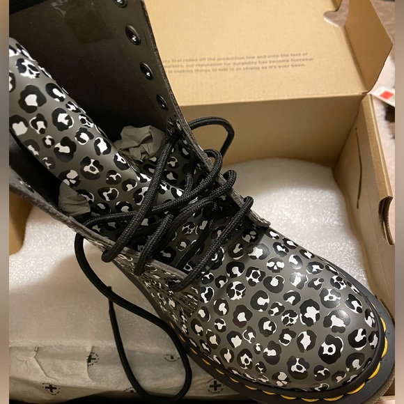 New Dr Martens smooth leather leopard 1460 boots doc martens lace up black/white - Picture 5 of 10